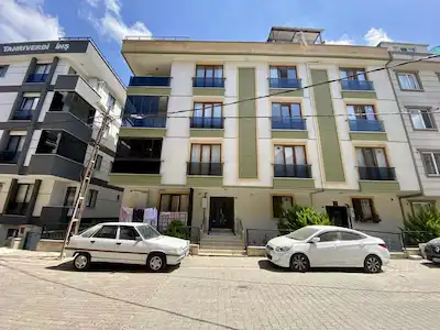 MEVLANA MAHALLESINDE 2+1 KAPALI MUTFAKLI DUBLEKS SATILIK DAIRE