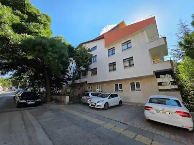 ÖVEÇLER 1326. SOKAKTA ÖN CEPHE 1. KAT 4+1 DAİRE
