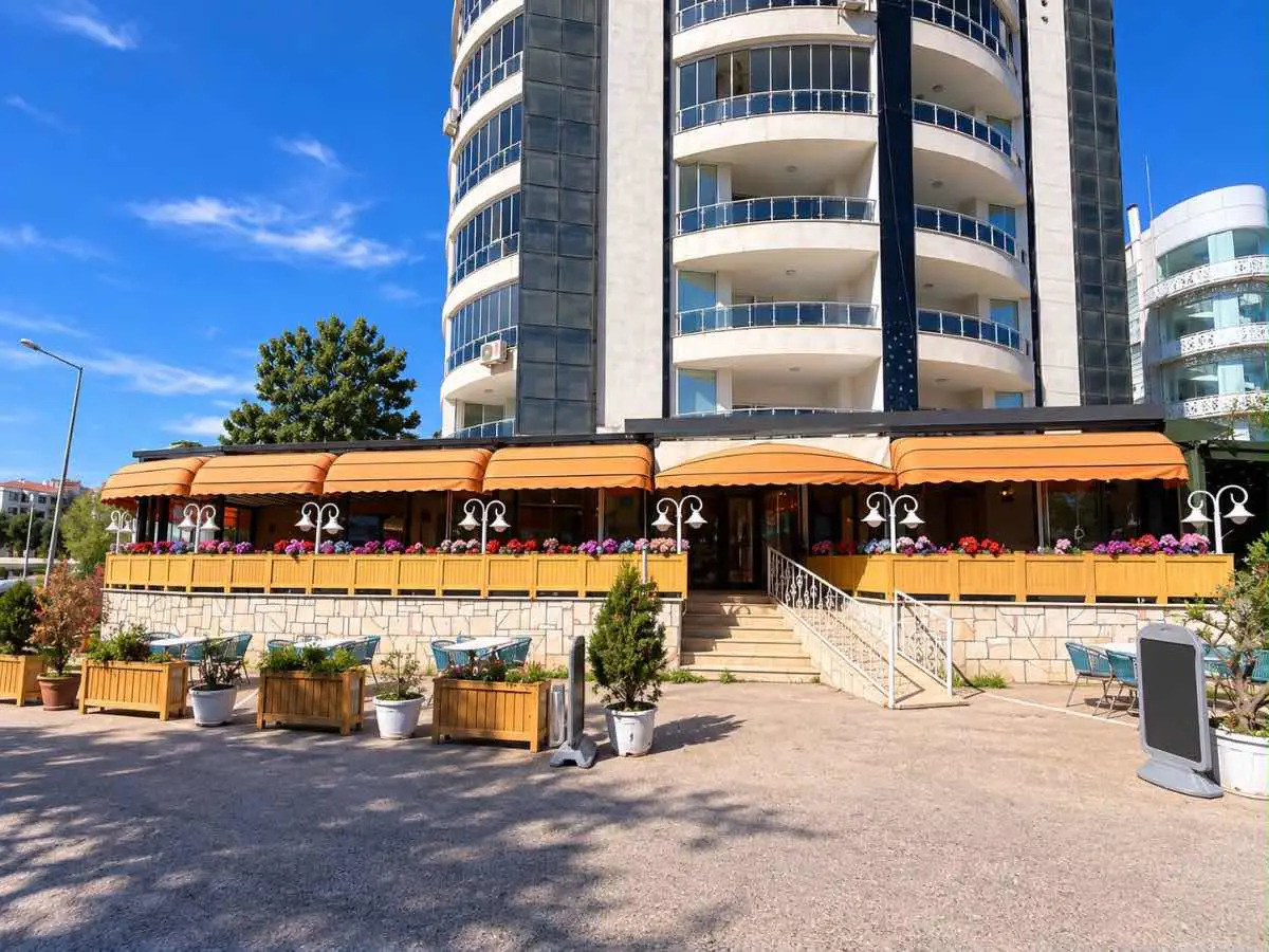 RE/MAX DOĞU'DAN ATAŞEHİR MAHALLESİNDE DEVREN SATILIK KAFE