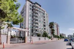 GÜVENLİK,HAVUZ, K.OTOPARK, LÜKS REZİDANSTA SATILIK ARA KAT 1+1 DAİRE