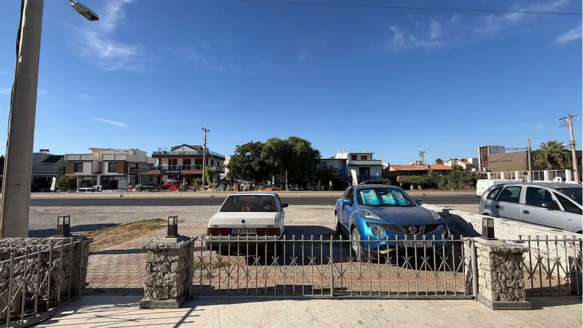 URLA ÇAMLIÇAY’DA GİRİŞ KAT 60 M² KİRALIK BÜRO/OFİS | DOĞALGAZ KOMBİLİ
