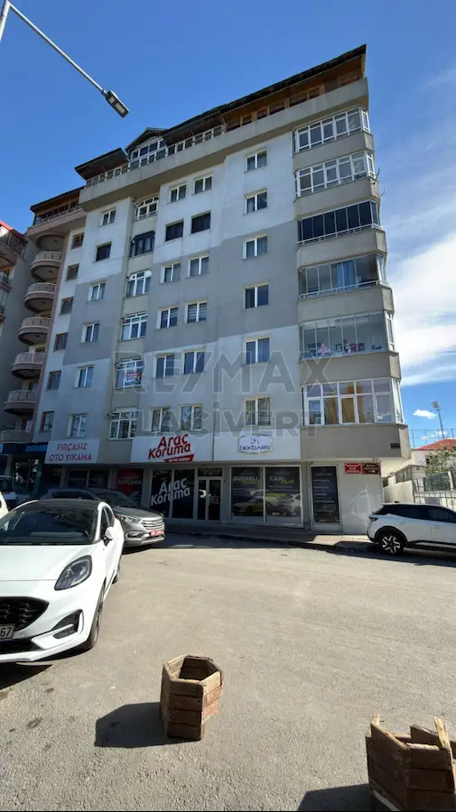 RE/MAX LACİVERT'TEN ŞELALE EVLER'DE FULL YAPILI 4+1 SATILIK DAİRE
