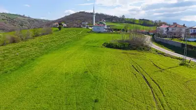 BAFRA KÖSELİ’DE 3 KONUT POTANSİYELLİ 1.600 M² MÜSTAKİL PARSEL