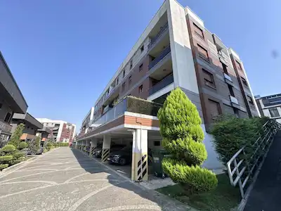 BAŞİSKELE’DE SİTE İÇİNDE 2+1 | BAHÇE KATI | BALKONLU | MERKEZİ ISITMALI KİRALIK DAİRE