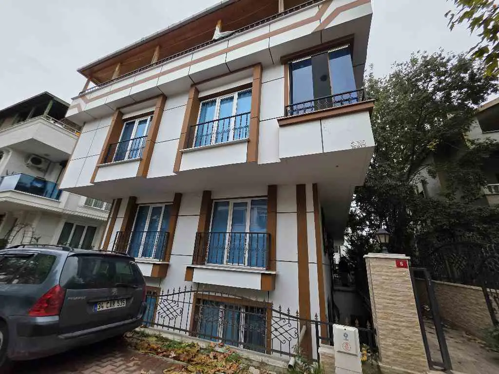 AVCILAR GÜMÜŞPALA BAHÇE KULLANIMLI, DEPOLU SATILIK 2+1 DAİRE