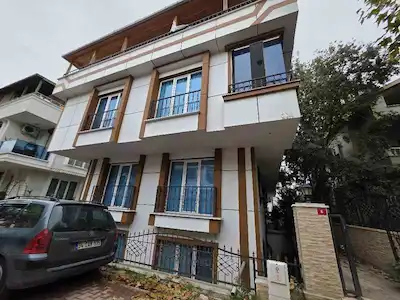 AVCILAR GÜMÜŞPALA BAHÇE KULLANIMLI, DEPOLU  SATILIK 2+1 DAİRE