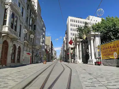 BEYOĞLU TAKSİM GALATASARAY LİSESİ CİVARINDA SATILIK KOMPLE BİNA