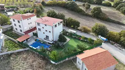 RE/MAX İNCİ'DEN İVRİNDİ MERKEZDE SATILIK HAVUZLU TRİPLEKS VİLLA 