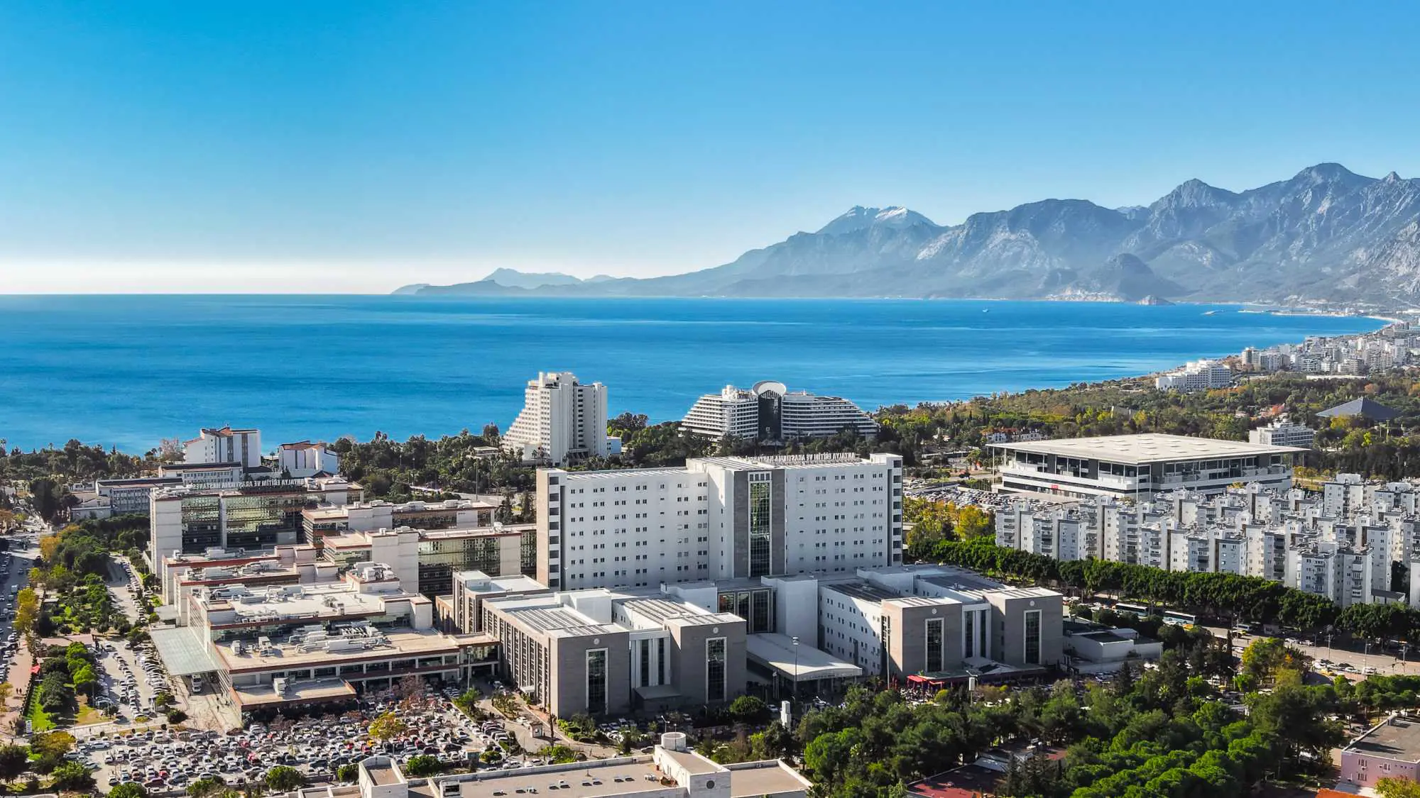 ANTALYA MURATPAŞA GÜVENLİK'TE KATTA TEK 3+1 GENİŞ SATILIK DAİRE