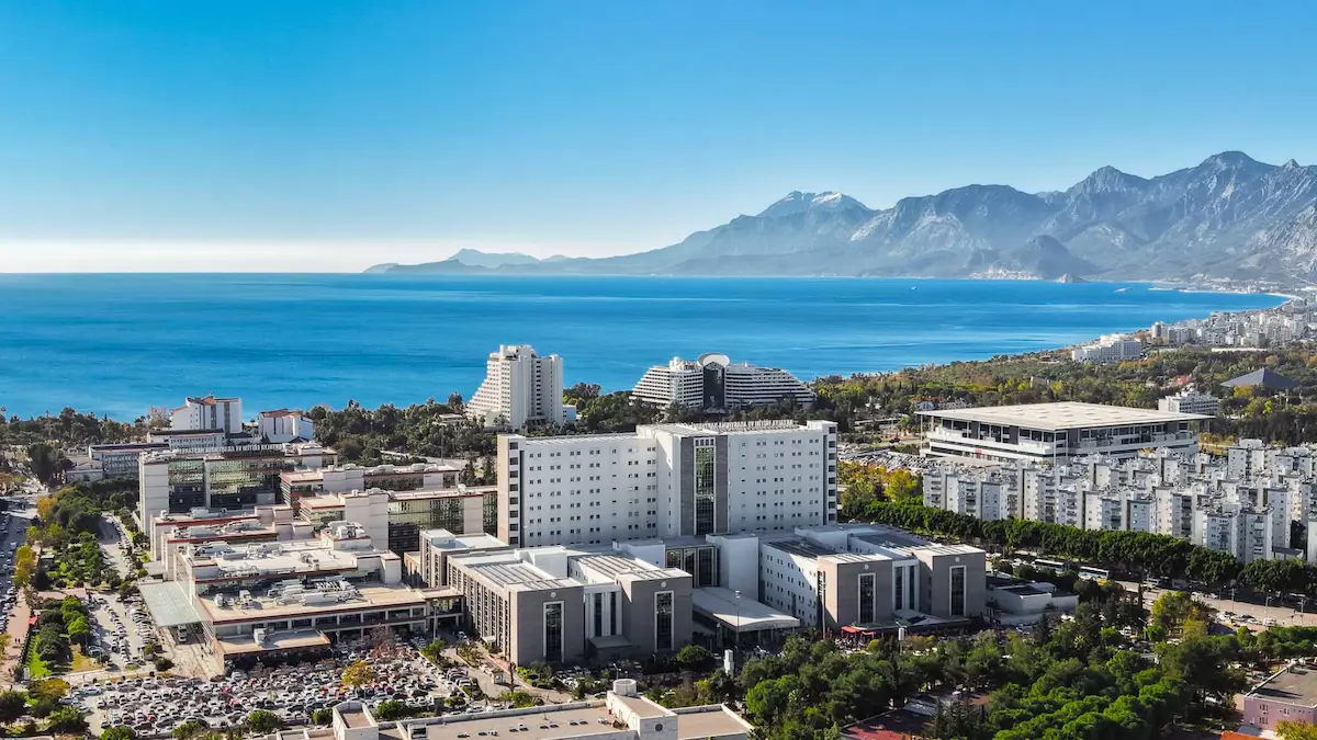 ANTALYA MURATPAŞA GÜVENLİK'TE KATTA TEK 3+1 GENİŞ SATILIK DAİRE