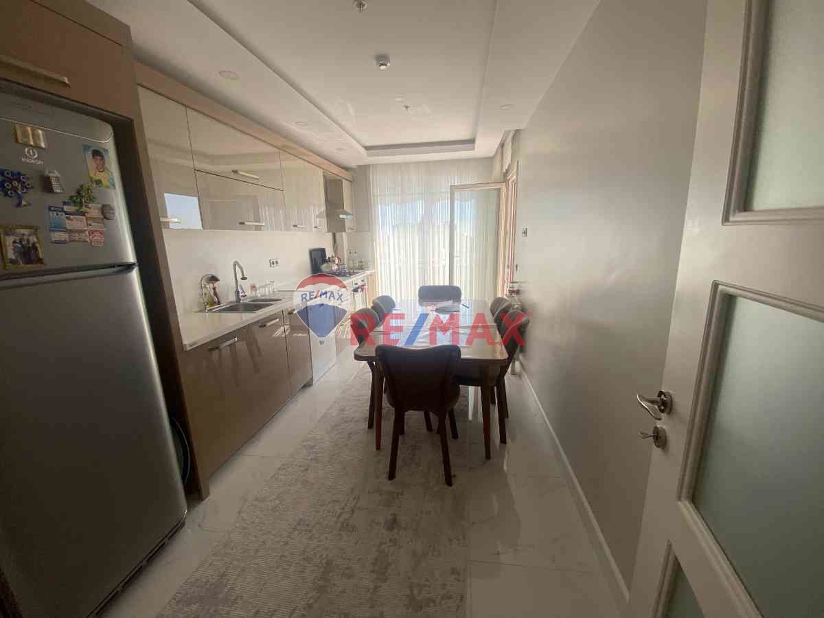 BEYLIKDUZU YASEMIN EVLERI'NDE DENIZ MANZARALI 3+1