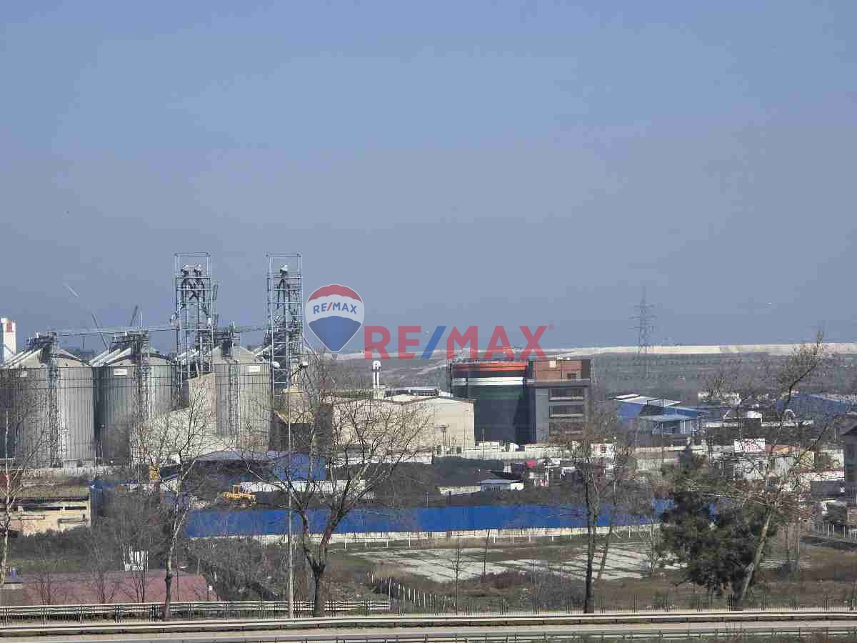 OSB BÖLGESİNDE, DÜZ ZEMİNLİ, TİCARİ İMARLI YATIRIMLIK ARSA!