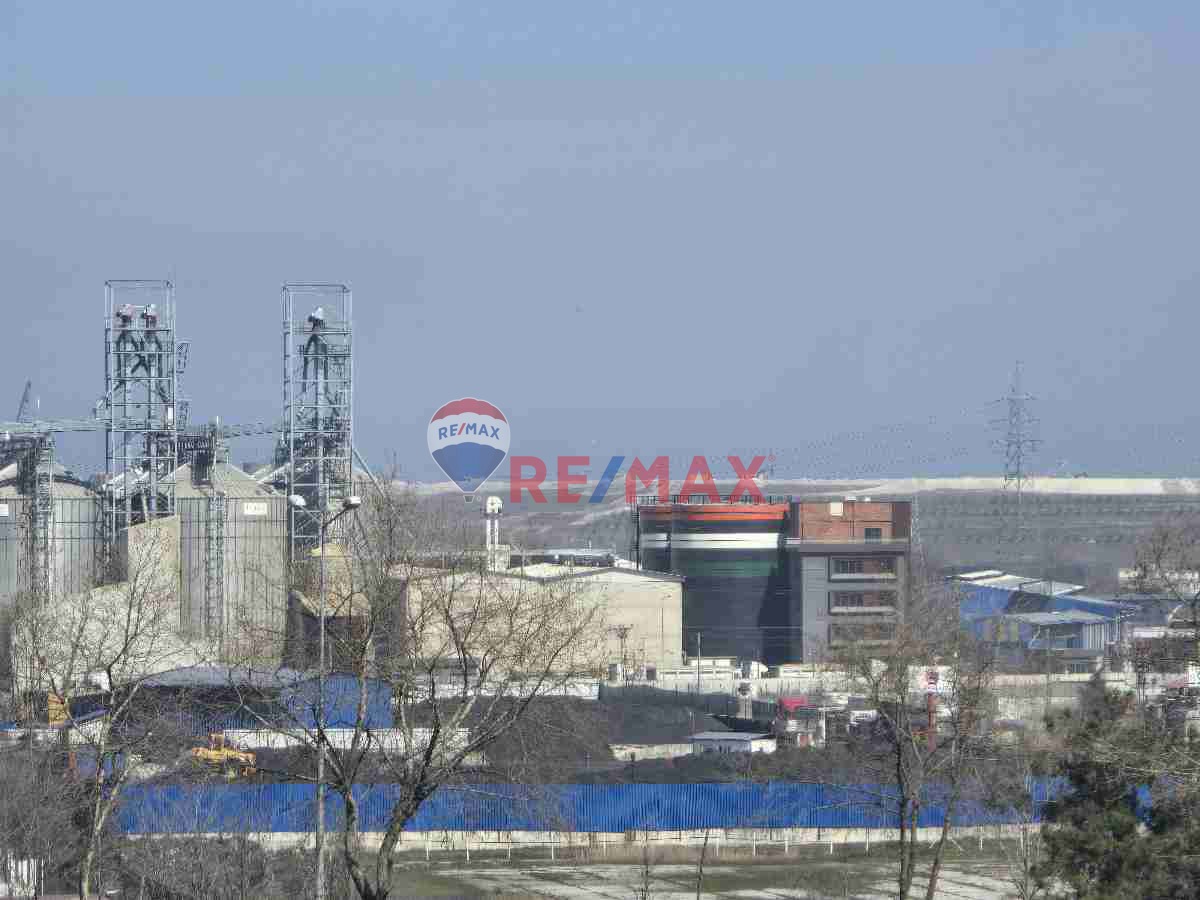 OSB BÖLGESİNDE, DÜZ ZEMİNLİ, TİCARİ İMARLI YATIRIMLIK ARSA!