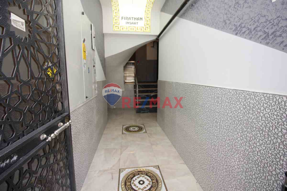 BUCA AKINCILAR KOŞU İZBAN YAKINI YENI 2+1 GENIŞ BAHÇELI SATILIK DAIRE