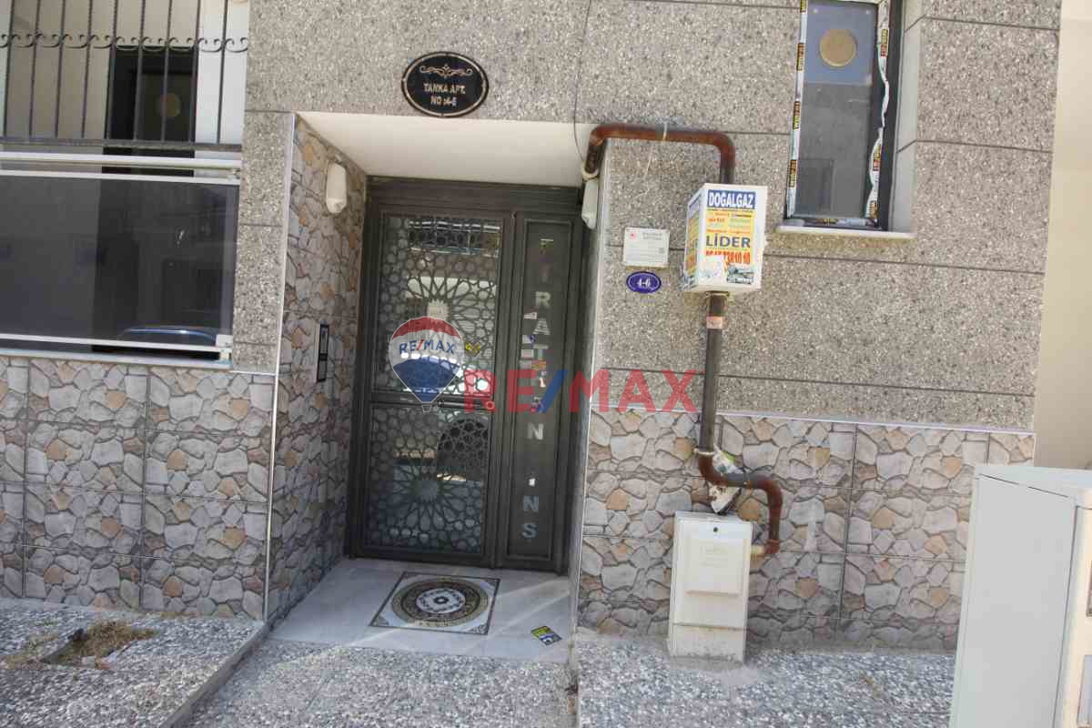 BUCA AKINCILAR KOŞU İZBAN YAKINI YENI 2+1 GENIŞ BAHÇELI SATILIK DAIRE