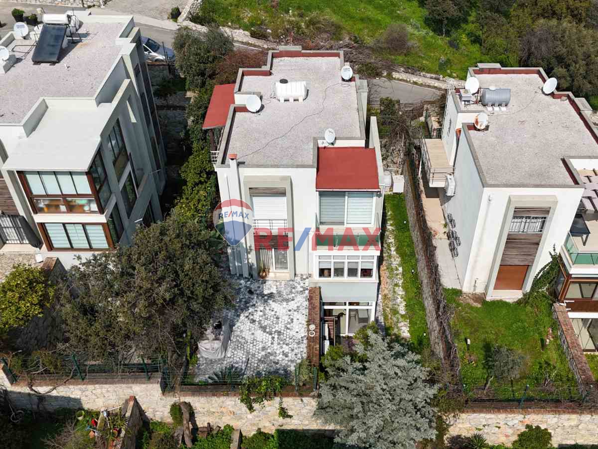 SATILIK 3+1 BAHÇE DUBLEKSİ BODRUM  ESKİÇEŞME'DE MARİNA'YA YÜRÜME MESAFESİNDE  