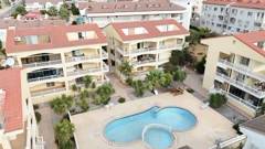 AKBÜK MERKEZDE HAVUZLU SİTEDE KÖŞE BAŞI 2+1 DAİRE