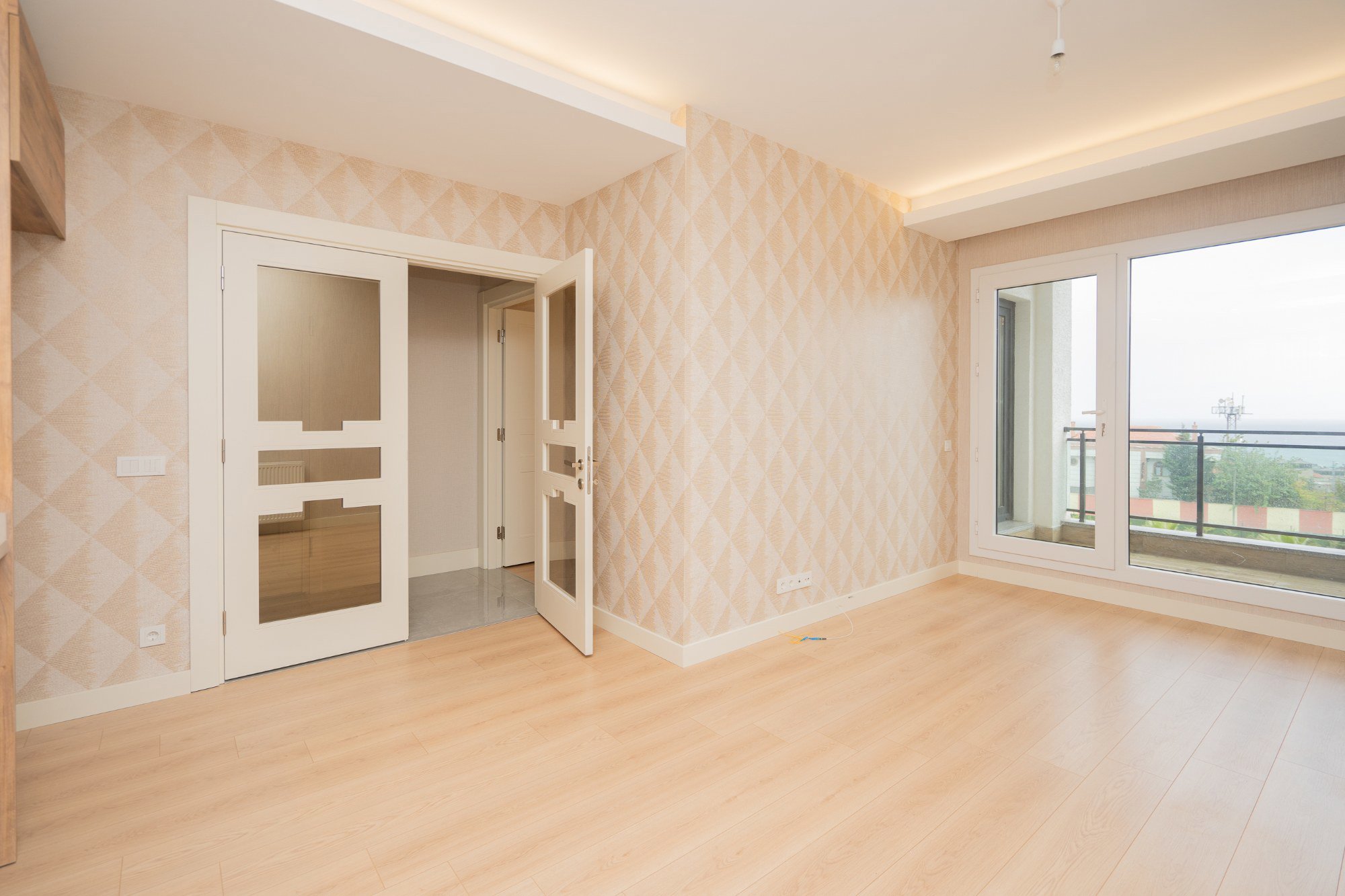 REMAX GELİŞİMDEN ALYA MARİN SİTESİNDE 2+1 KİRALIK DAİRE