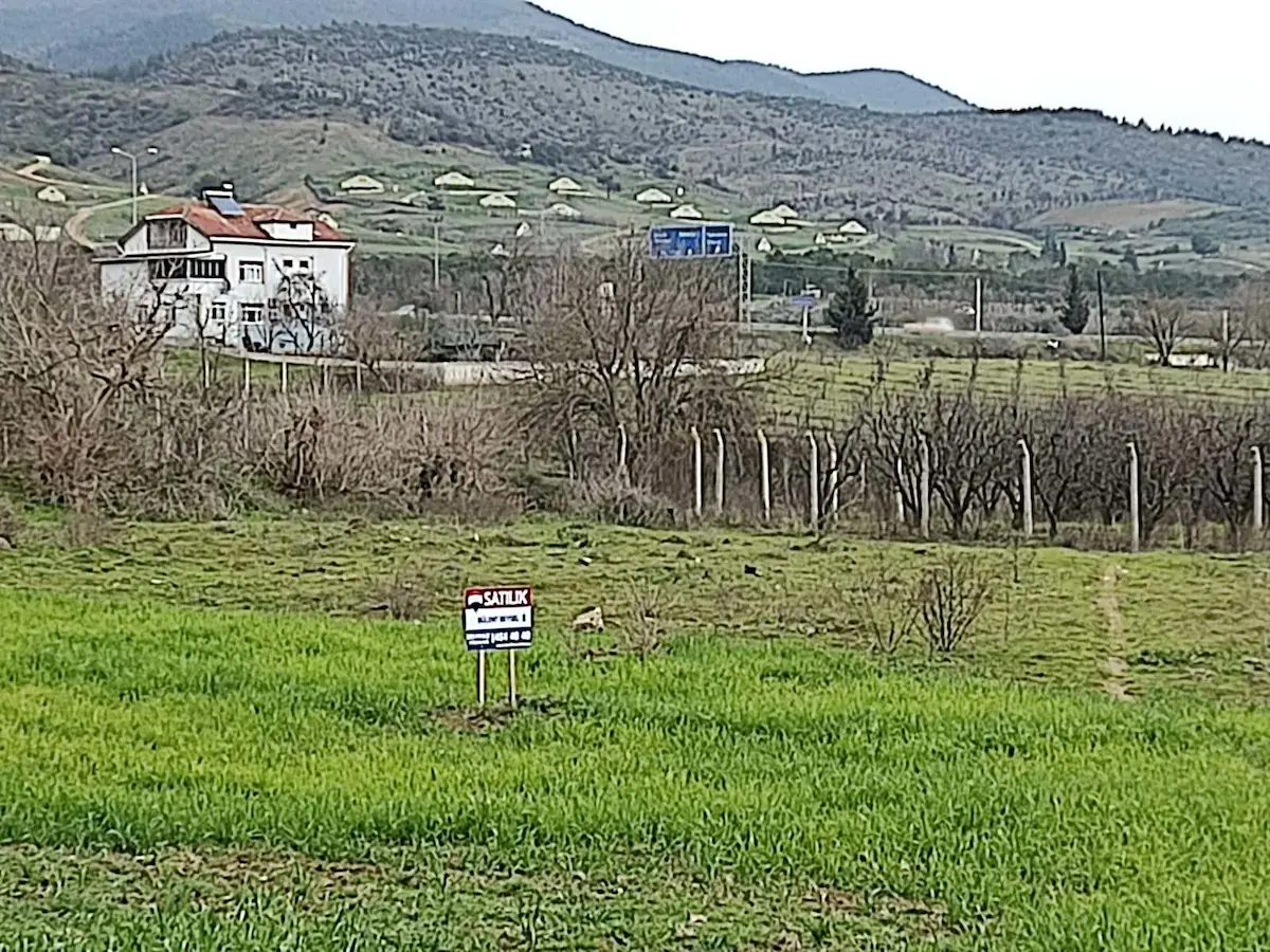 REMAX FREKANSTAN PAMUKOVA MERKEZDE 900 M2 ARSA