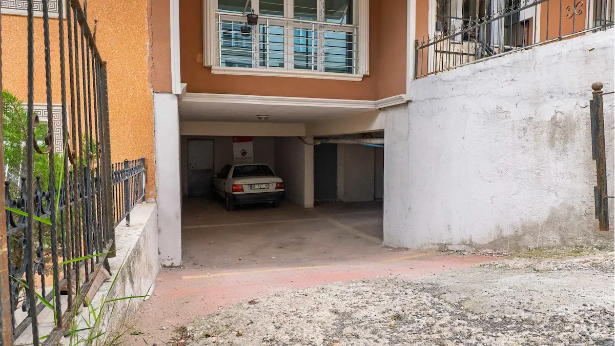 ETIMESGUT İSTASYON MAH. 3+1 ARA KAT 2 BANYOLU BOŞ SATILIK DAIRE 2