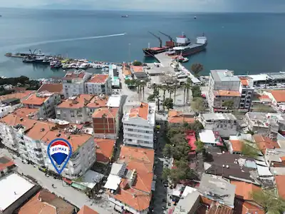 DİKİLİ’DE KİRALIK DÜKKAN