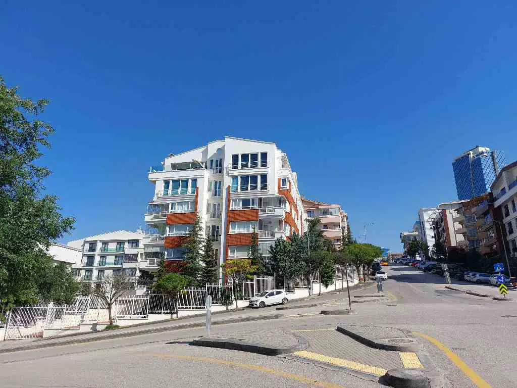 HILAL MAHALLESI ALEXSANDER DUBÇEK CAD. 3.5+1 150M² SATILIK DAIRE