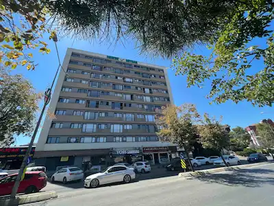 TAŞDELEN MERKEZDE KULLANIŞLI SİTE İÇİ EŞYALI 1+1 KİRALIK OFİS
