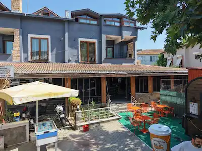 DENİZE SIFIR 160 M² GÜMÜŞYAKA’DA KİRALIK İŞYERİ