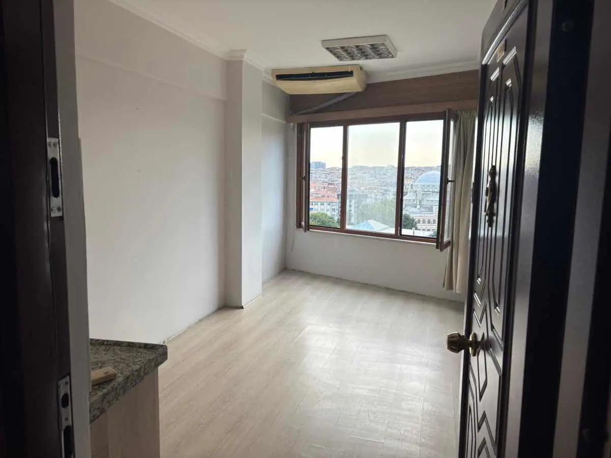 BAHÇELİEVLER BELEDİYE KARŞISI 1+0 KİRALIK OFİS 