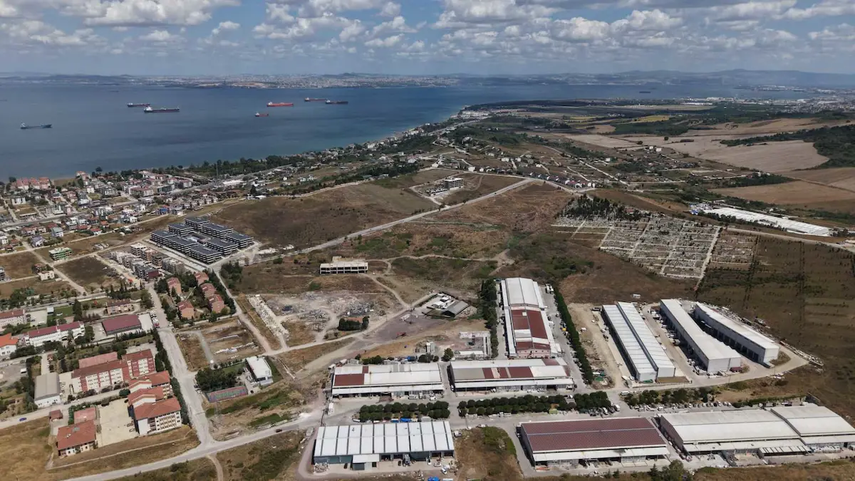 REMAX 'DAN ÇİFTLİKKÖY SANAYİ SİTESİNDE NET 240 M2 KİRALIK DÜKKAN