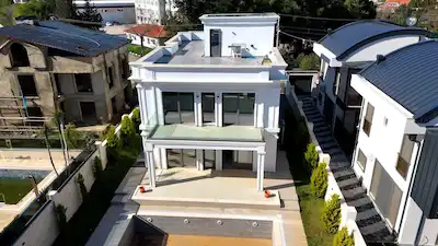 ANTALYA MURATPAŞA ERMENEK’TE YENİ NESİL 5+1 VİLLA