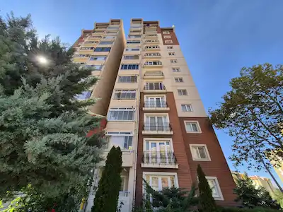 TOKİ TURKUAZDA ADA İÇİNDE ÇİPLİ ARAÇ-YAYA GEÇİŞLİ 3+1 KİRALIK DAİRE