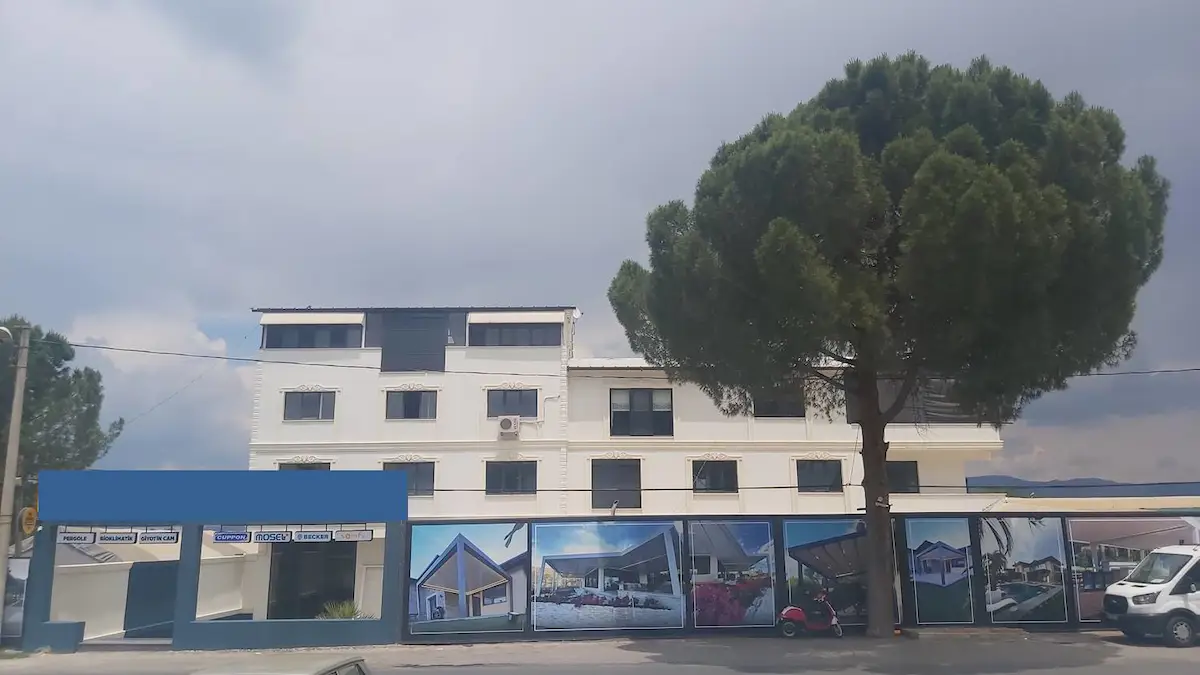 LAODİKYA'DA EMSALSİZ, TURİSTİK YA DA TİCARİ KULLANIMA UYGUN BİNA