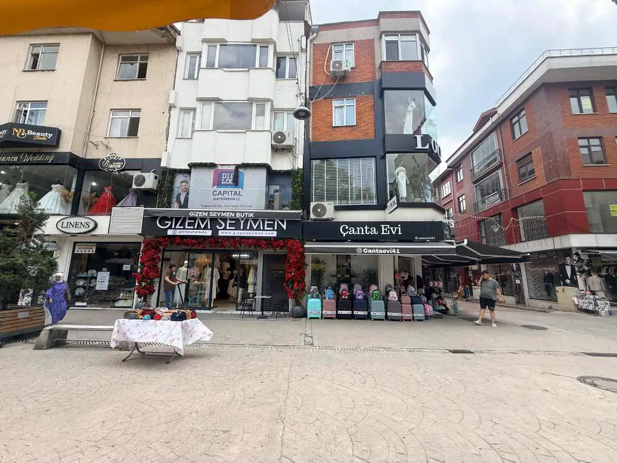 İZMİT MERKEZ SANAT SOKAĞI'NDA KİRALIK 3 KATLI İŞYERİ