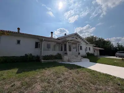 REMAX SOFT'TAN 5000M2 İÇİNDE ŞEHRİN KALBİNDE LÜKS VİLLA YAŞAMI