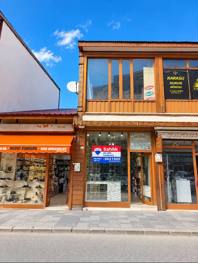 REMAX ARTIS'DEN PASINLER'DE SATILIK İŞ YERI