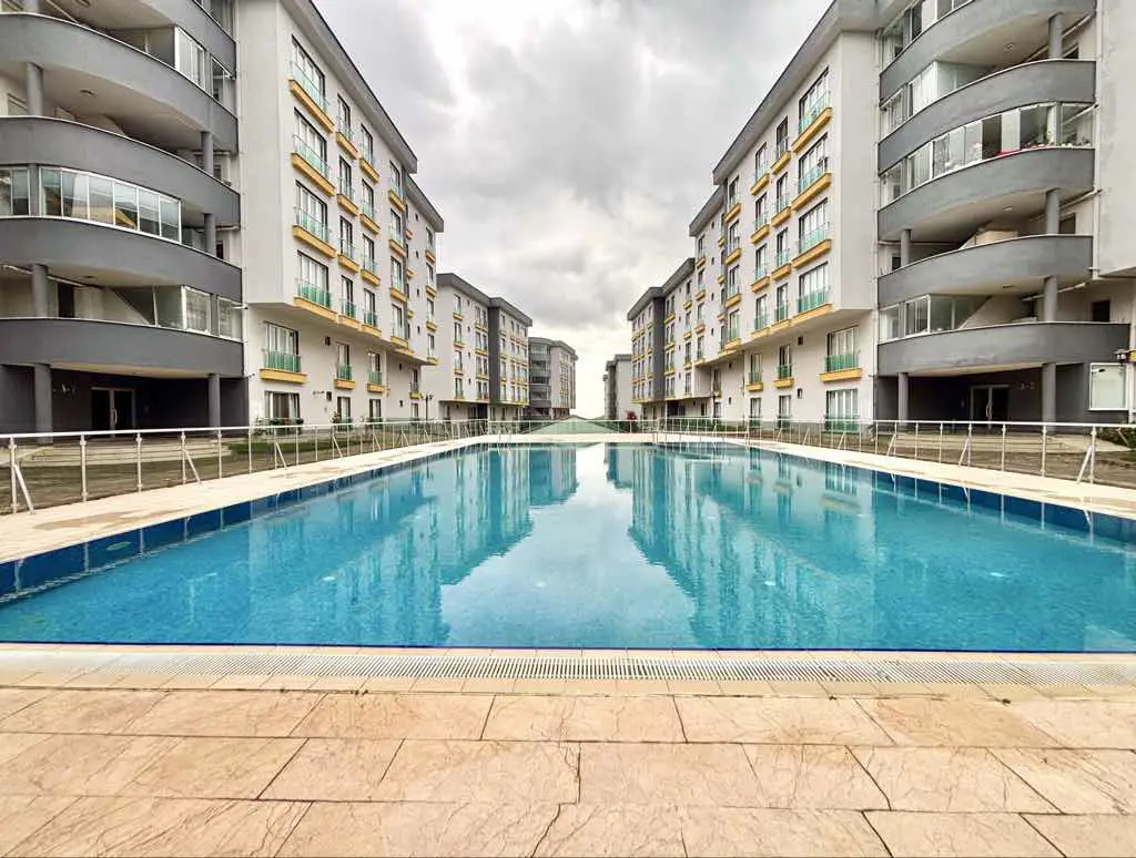 TUZLA ORHANLI’DA FİYAKA 3 SİTESİNDE KİRALIK 2+1 DAİRE