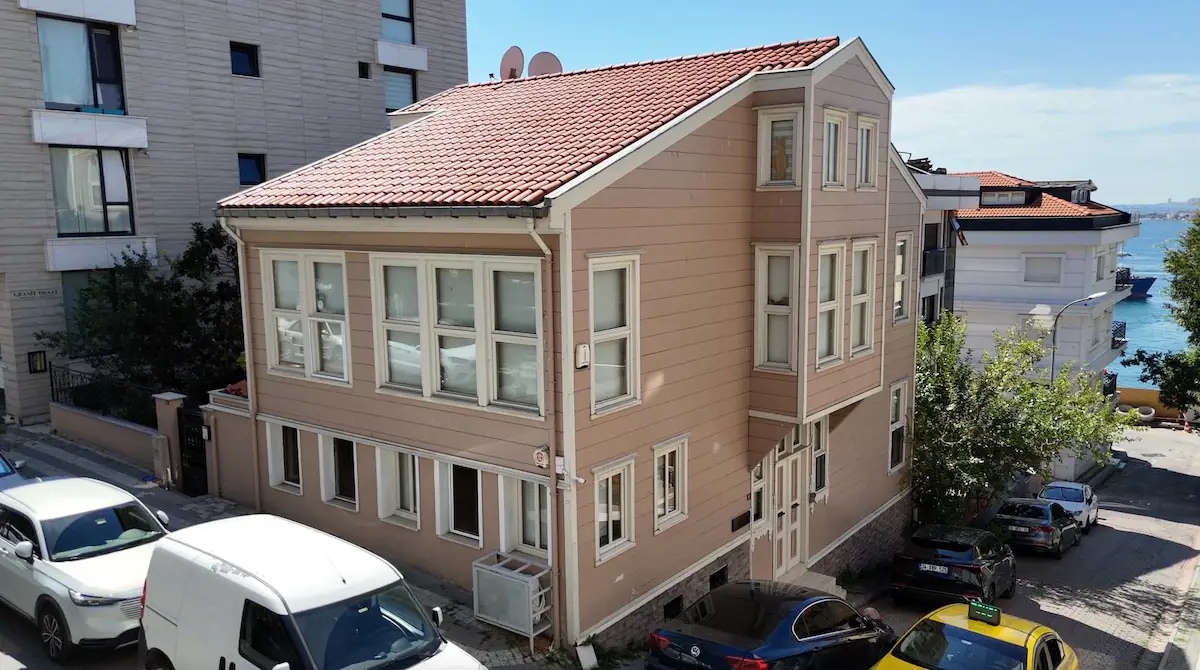 SALACAK'TA BOĞAZ MANZARALI, RESTORE EDILMIŞ TARIHI KÖŞK