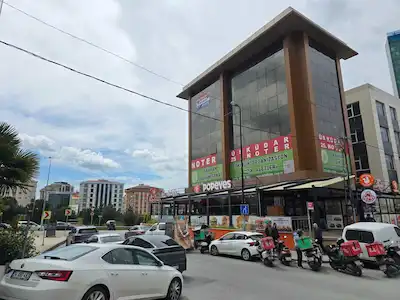 ÜMRANIYE ŞERIFALI YAN YOLDA OTOBAN CEPHELI KÖŞE 120M2 PLAZA KATI