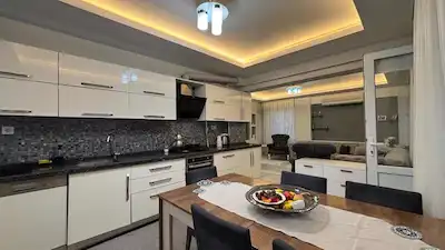 ADAPAZARI YENİGÜNDE 147 M² 3+1 ARA KAT DAİRE + 60 M² DÜKKÂN