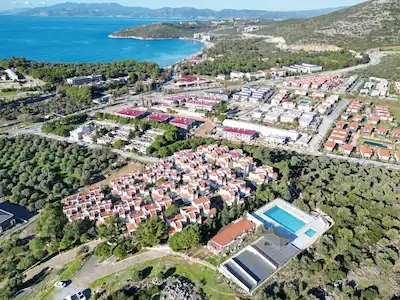 KUŞADASI BAYRAKLIDEDE’DE SİTESİ’NDE 4+1,ÇİFT CEPHELİ VİLLA