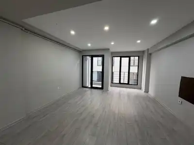KAĞITHANE MERKEZ’DE METRONUN KARŞISINDA KİRALIK OFİS / DAİRE