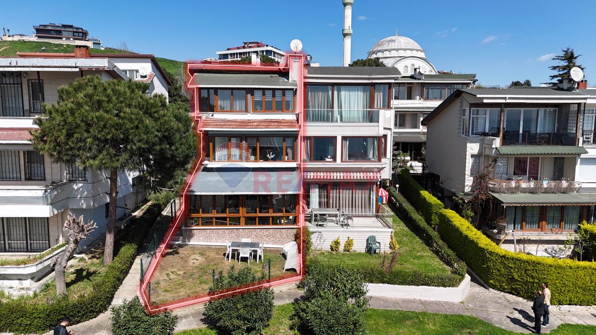 REMAX SERTAÇ YILLAR BEYLİKDÜZÜ AYDINLAR SİTESİ 4+2 TRİPLEX VİLLA