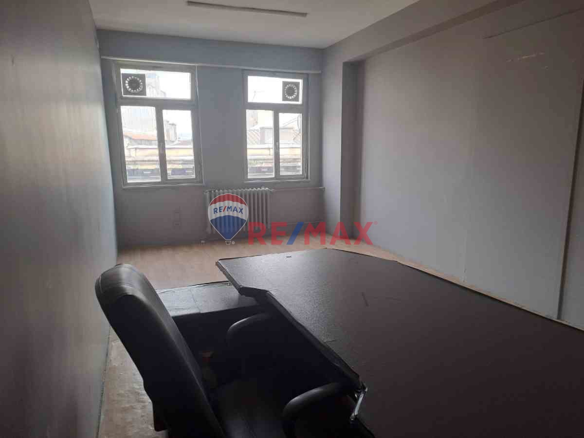 ŞEREFHAN'DA KIRALIK OFIS