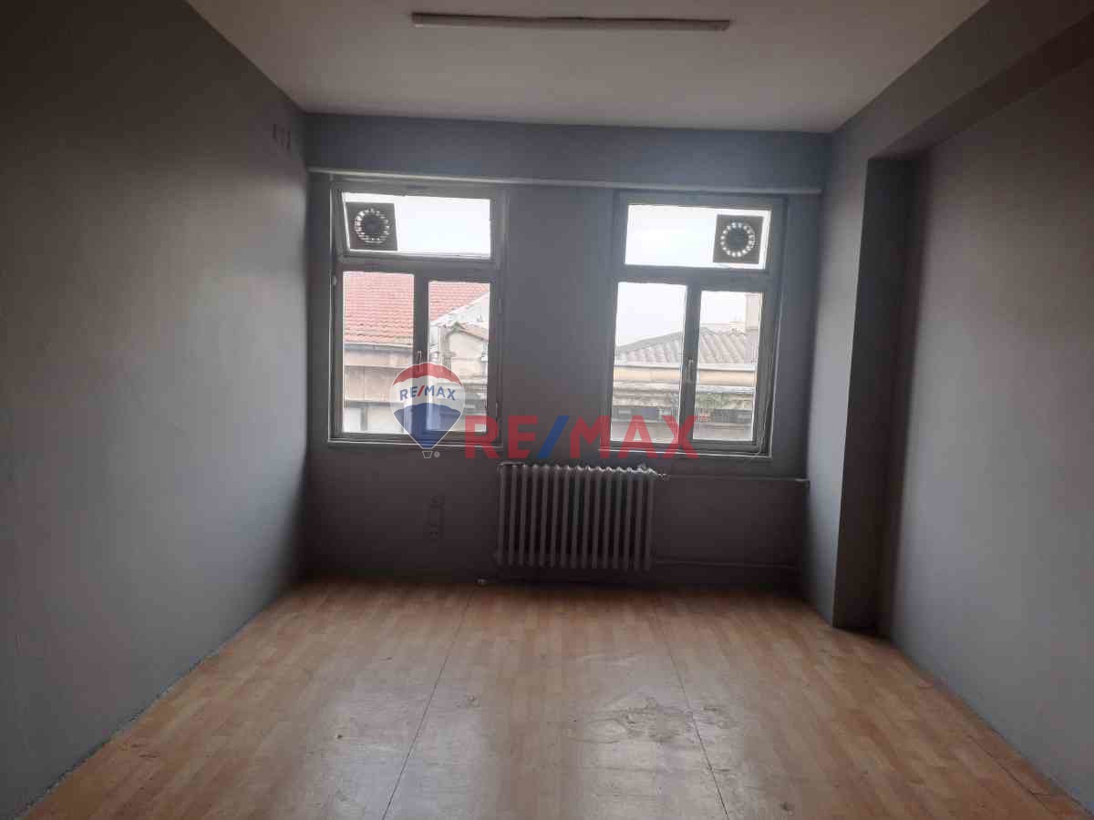 ŞEREFHAN'DA KIRALIK OFIS