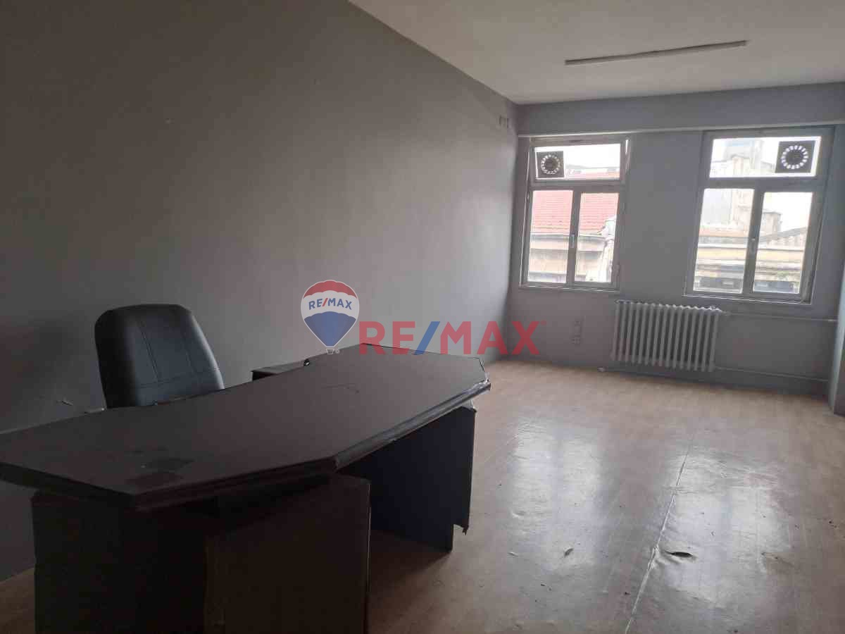 ŞEREFHAN'DA KIRALIK OFIS