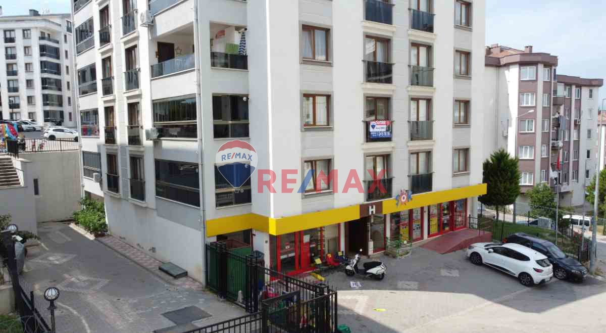 GÜZELYALI SİTELER MAH. GÜVENPARK EVLERİNDE ARAKAT 2+1 DAİRE