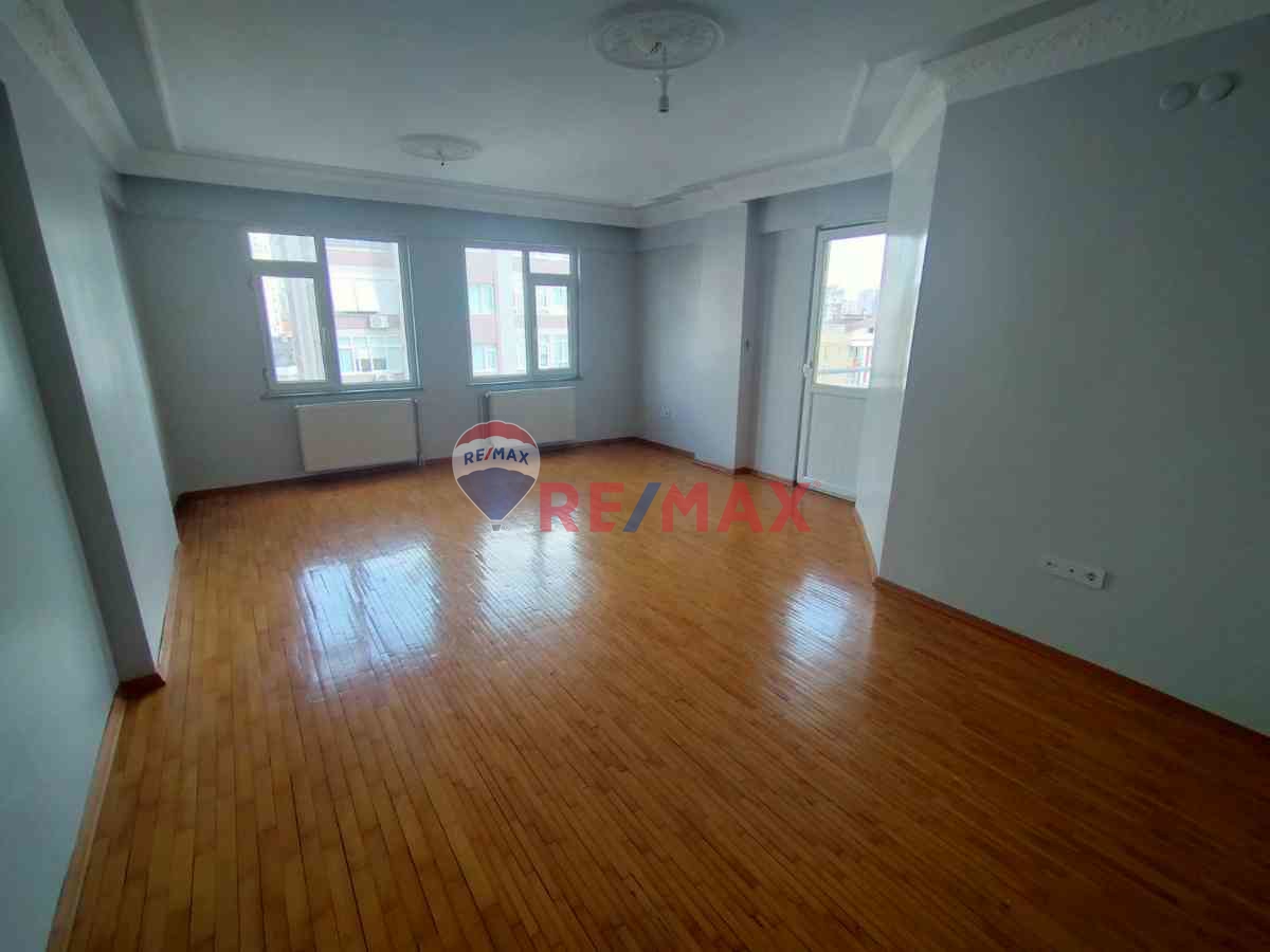 MALTEPE GİRNE MAH. GÜVEN SITESI BALKONLU SİTE İÇINDE GENİŞ 3+1