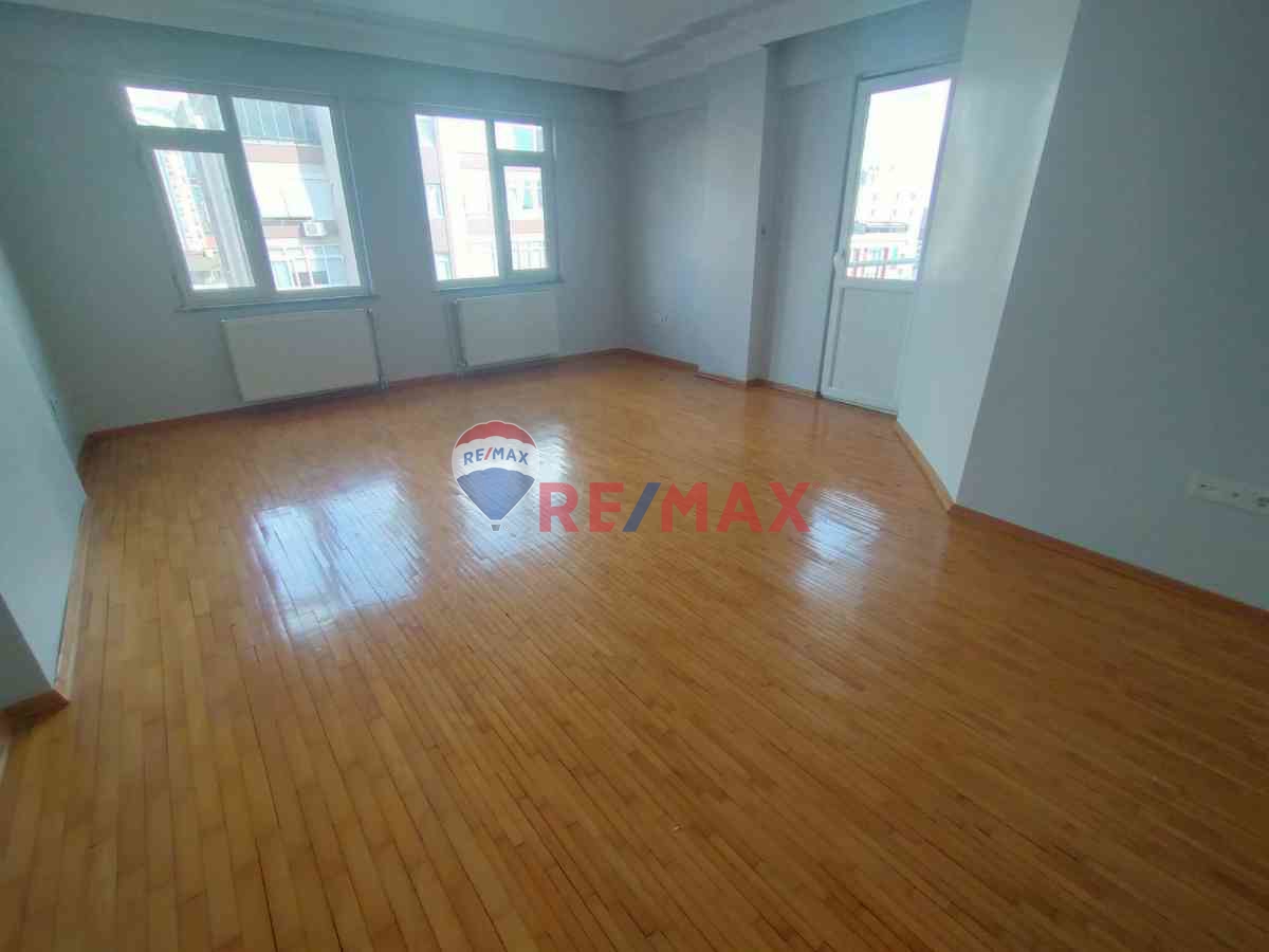 MALTEPE GİRNE MAH. GÜVEN SITESI BALKONLU SİTE İÇINDE GENİŞ 3+1