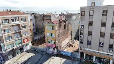 KARTAL KORDONBOYUN DA SATILIK KOMPLE BİNA